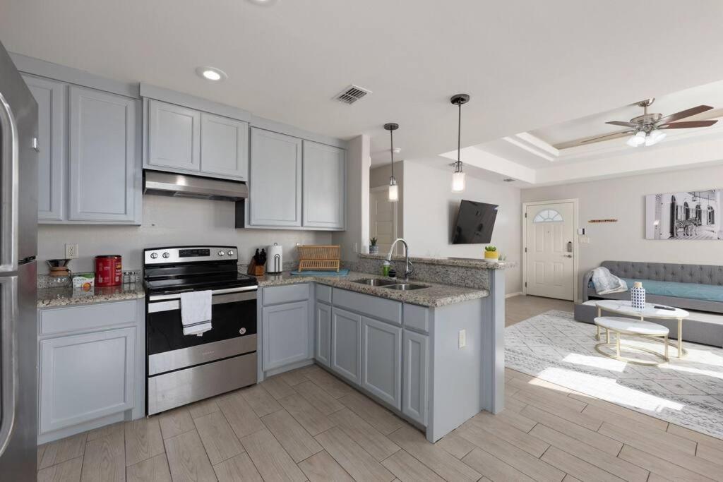 Cozy 3 Bed 2 Bath Apartment, Near Shopping Plazas, Expressway And Free Parking Эдинбург Экстерьер фото